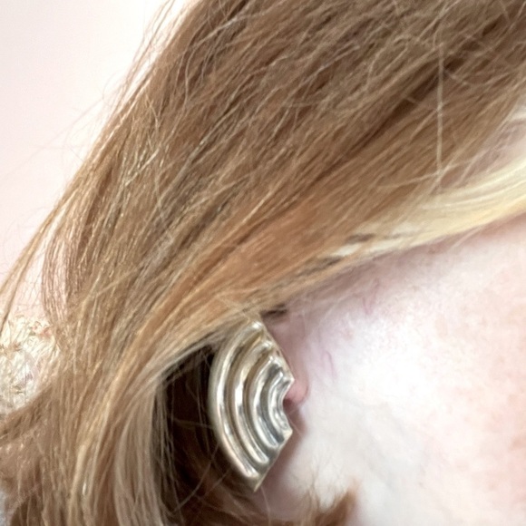 Silver ridged clip-on earrings, half circles, elegant. - Picture 3 of 4